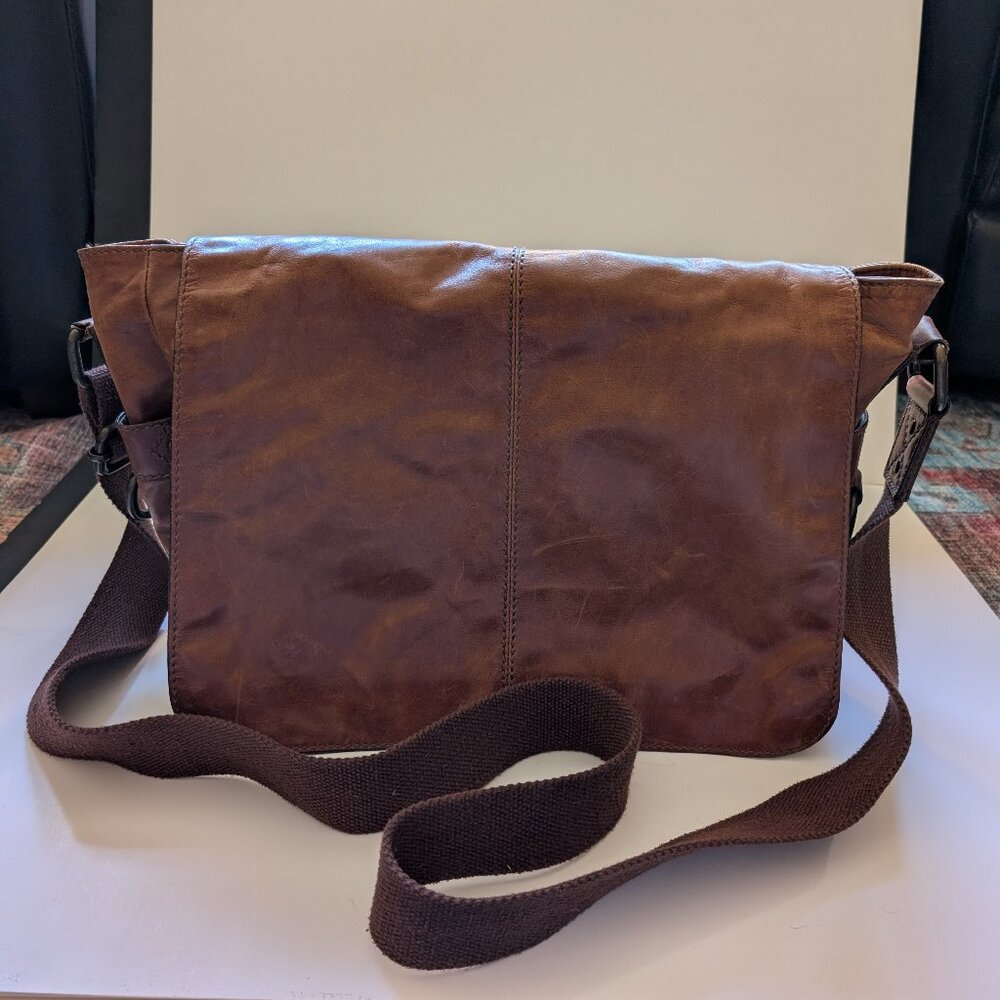 Beautiful Vintage Fossil brown leather xlarge messenger bag - unisex